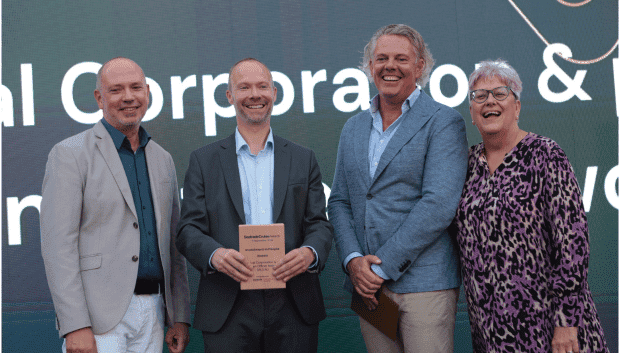 Simon Ashwell accepting Investment in People Seatrade Cruise Award